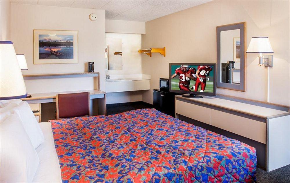 Travelodge By Wyndham פאוריה מראה חיצוני תמונה