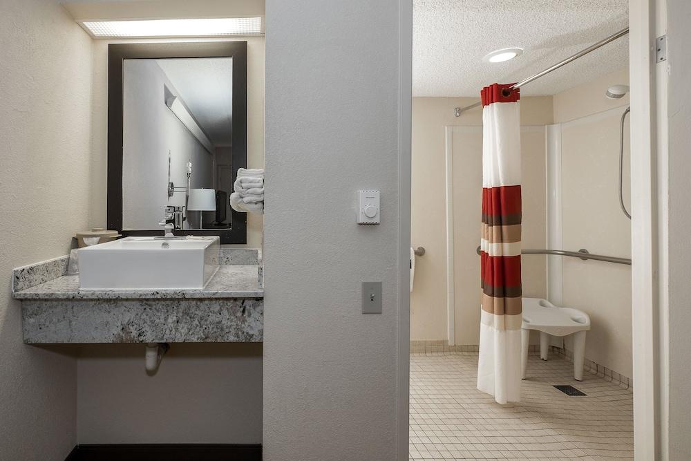 Travelodge By Wyndham פאוריה מראה חיצוני תמונה