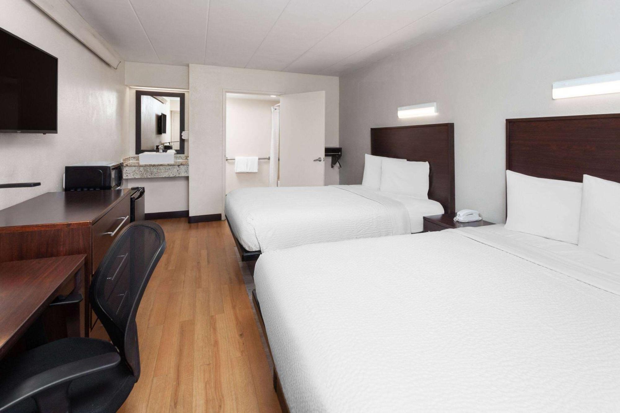 Travelodge By Wyndham פאוריה מראה חיצוני תמונה