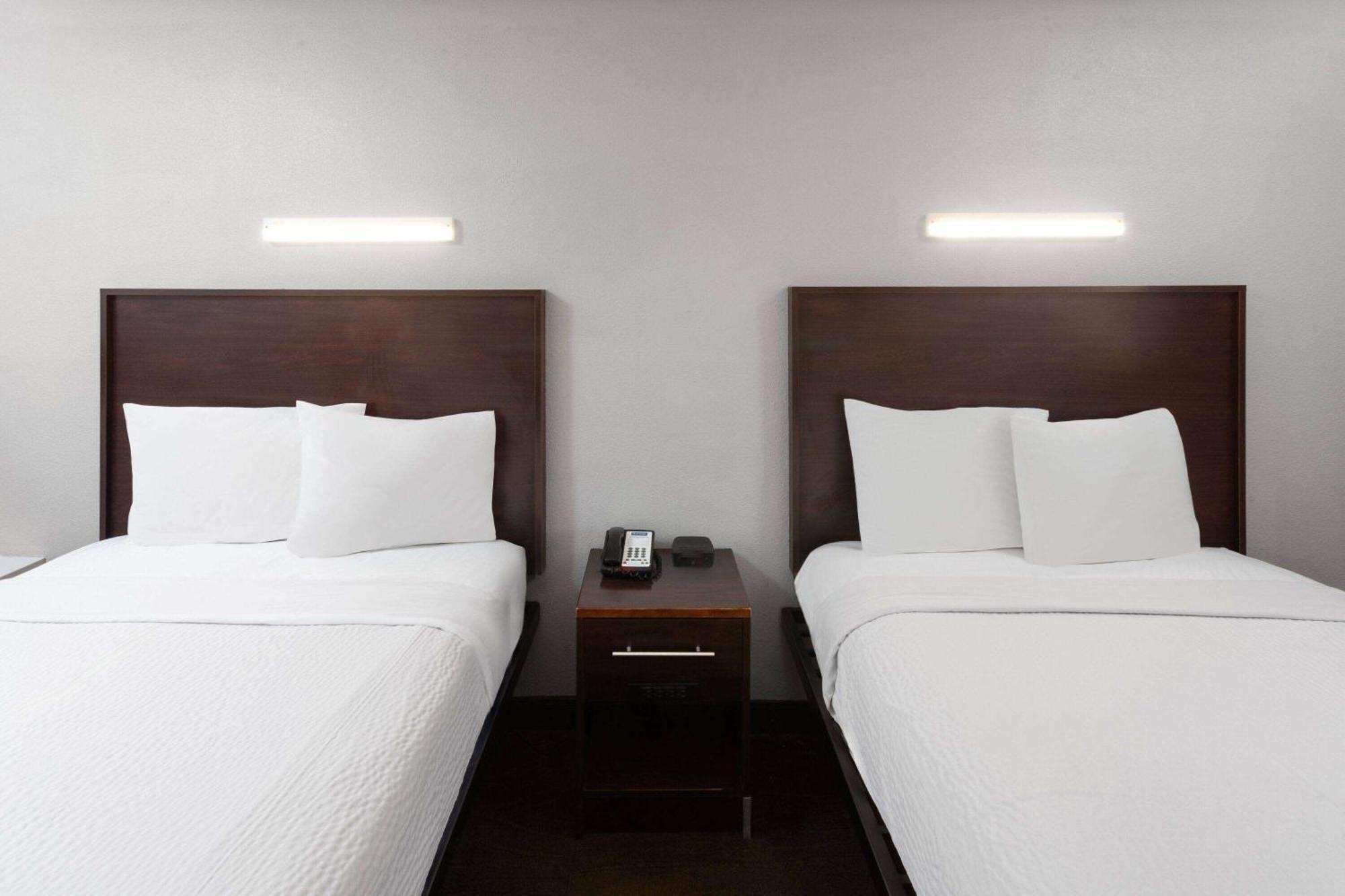 Travelodge By Wyndham פאוריה מראה חיצוני תמונה