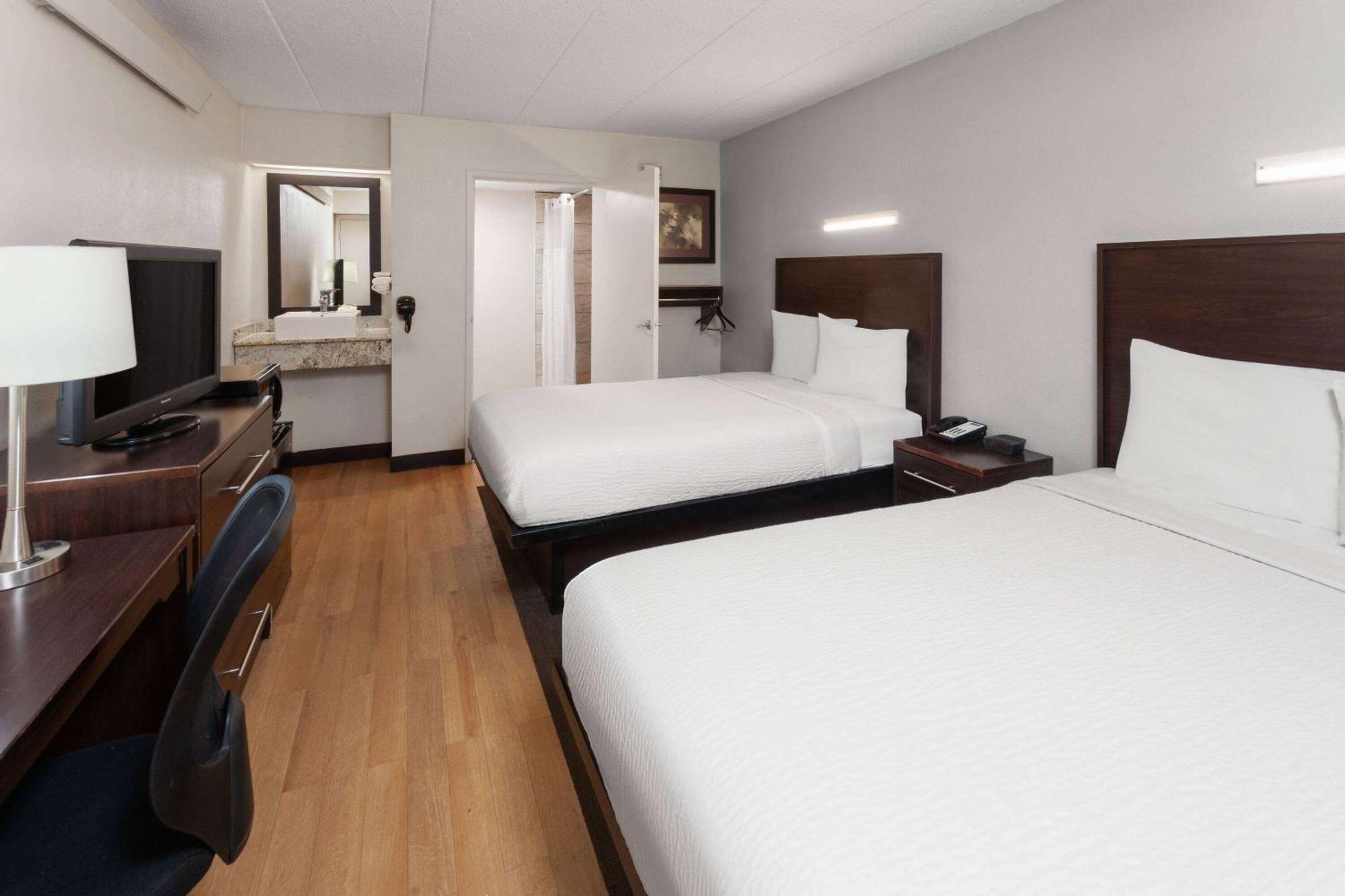 Travelodge By Wyndham פאוריה מראה חיצוני תמונה