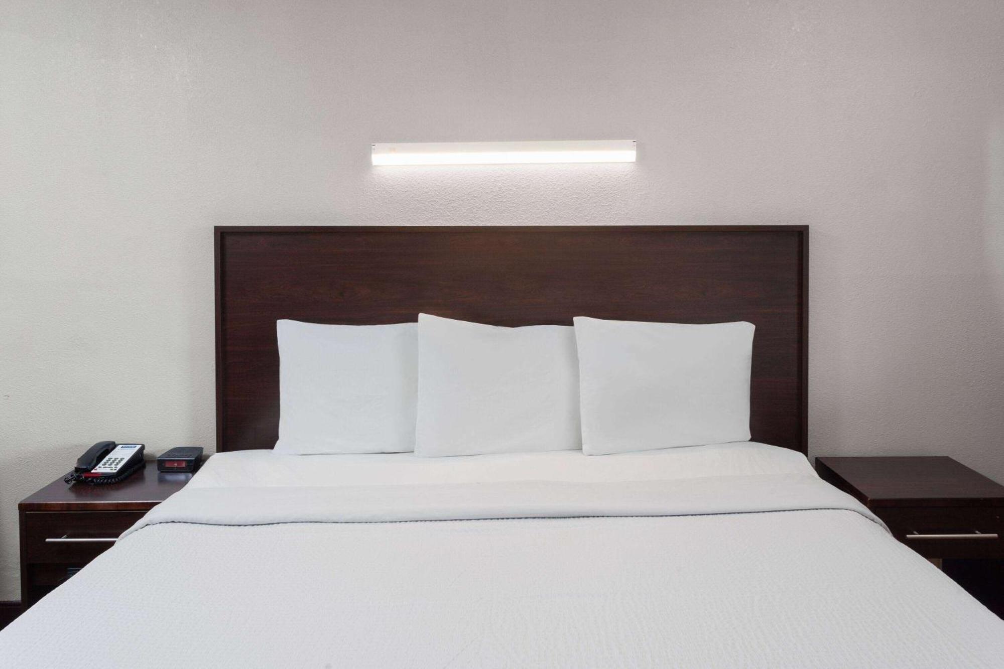 Travelodge By Wyndham פאוריה מראה חיצוני תמונה