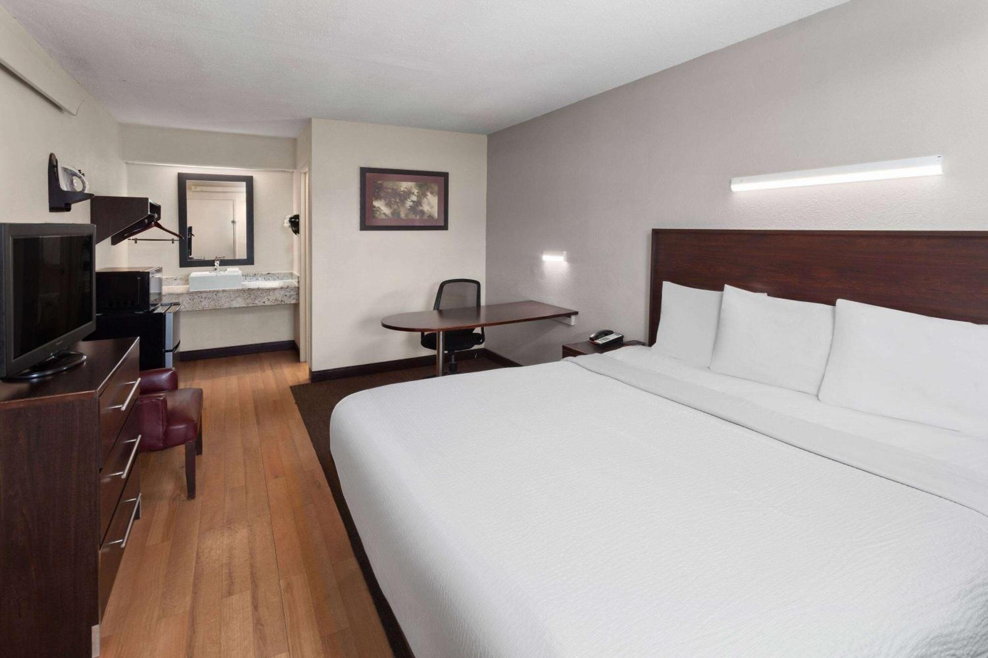 Travelodge By Wyndham פאוריה מראה חיצוני תמונה