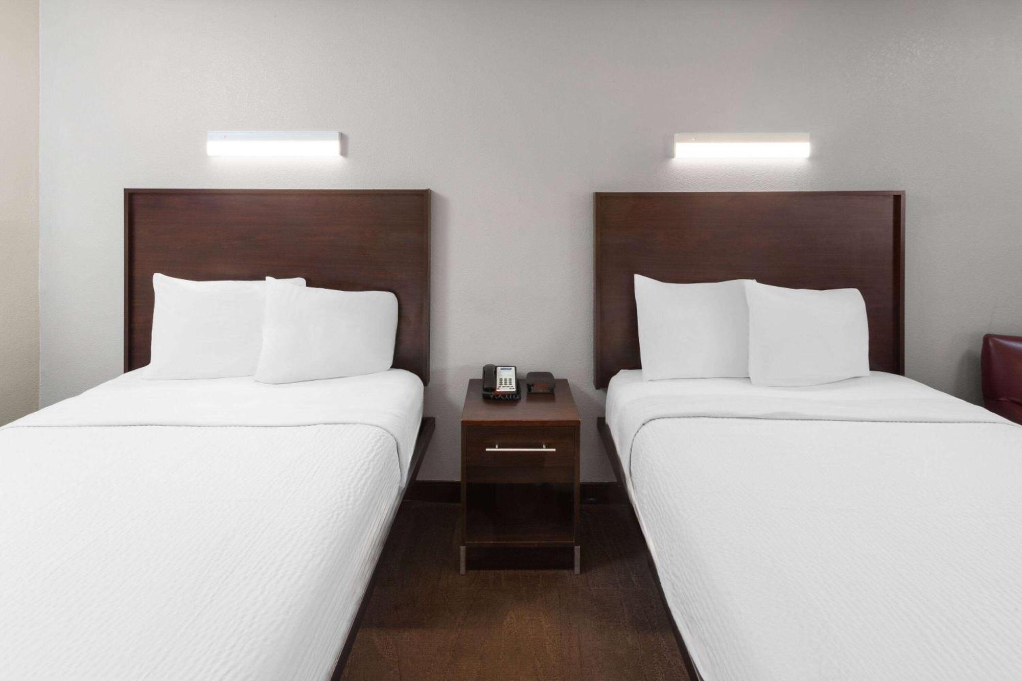 Travelodge By Wyndham פאוריה מראה חיצוני תמונה
