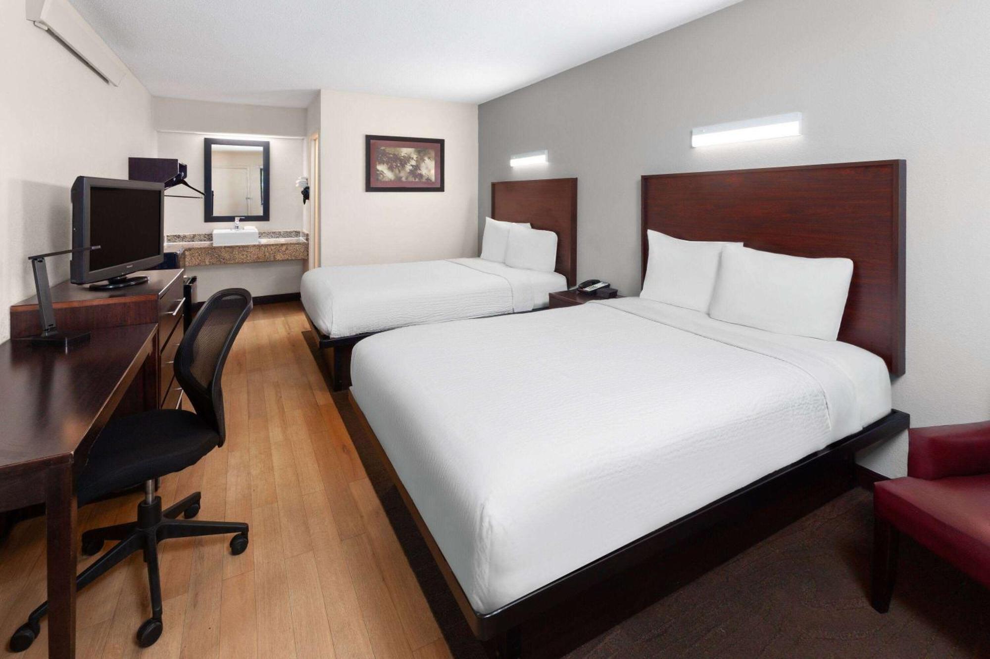 Travelodge By Wyndham פאוריה מראה חיצוני תמונה